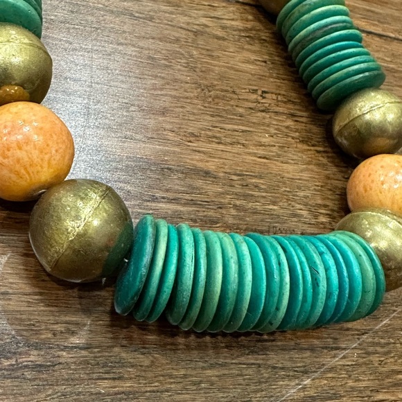 Vintage Elegant Green and Gold Beaded Statement Necklace - Picture 2 of 3